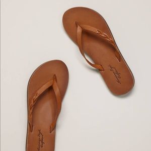 American Eagle Flip flops
